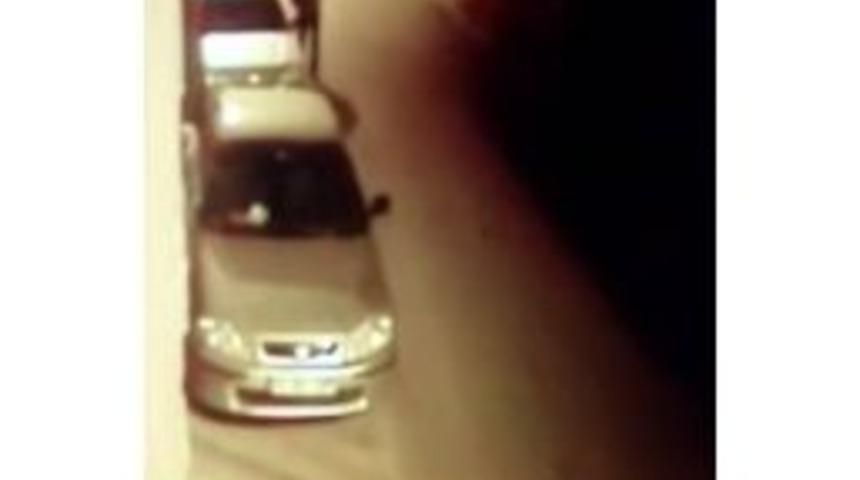 Ara&ccedil;ta Unutulan Cep Telefonunu &Ccedil;aldı