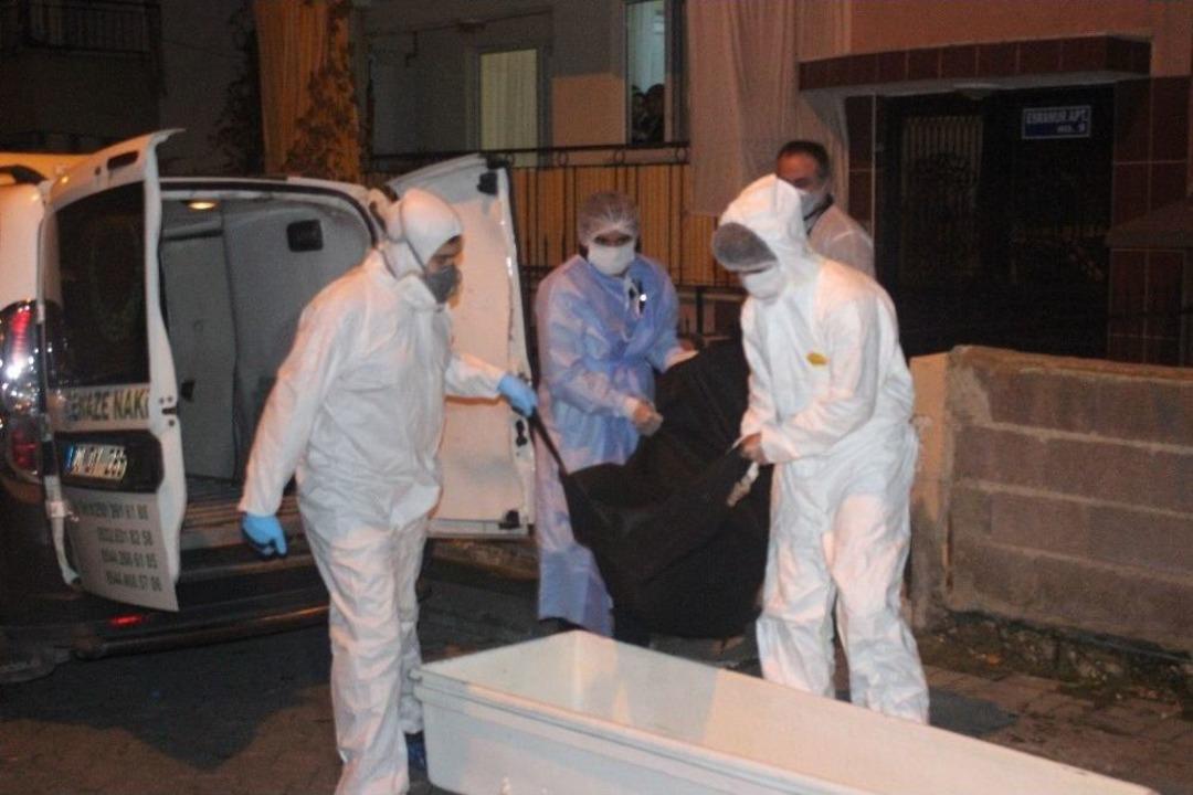 Komşular K&ouml;t&uuml; Kokudan Şikayet&ccedil;i Oldu, 15 G&uuml;nd&uuml;r &Ouml;l&uuml; Olduğu Ortaya &Ccedil;ıktı