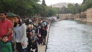 Turizm Haftası’nda Balıklıgöl Ve Tarihi Mekanlar Ziyaretçi Akınına Uğradı