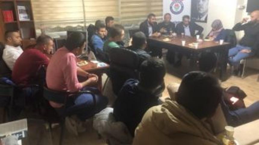 &Ouml;ğretmenler Eğitim-bir-sen&rsquo;i Ziyaret Etti