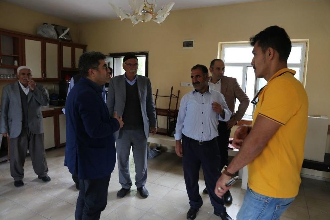 Varto Belediye Başkanı &Ccedil;etin Yeni Mahallede İncelemelerde Bulundu