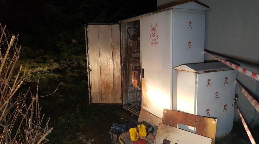 Elektrik Trafosu Patladı 2 İş&ccedil;i Yaralandı