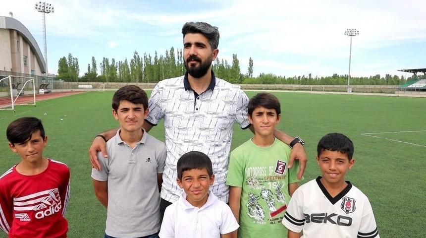 Iğdırlı Fotoğraf Sanat&ccedil;ısından &Ouml;rnek Davranış