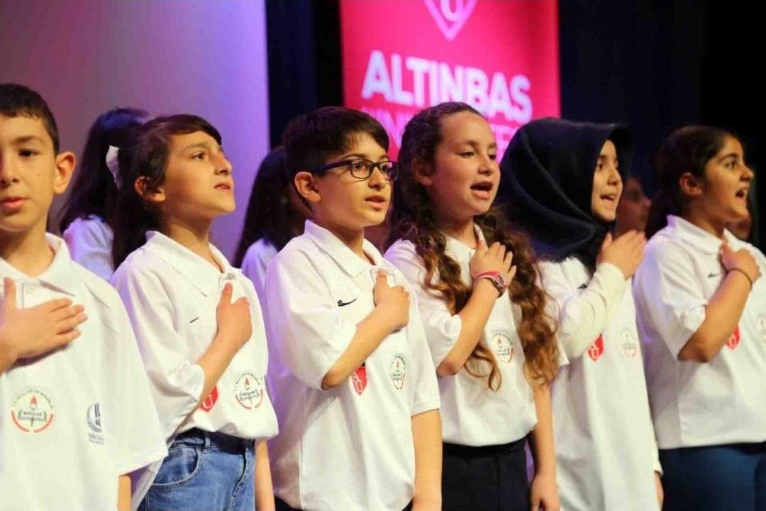 Bağcılarlı &Ccedil;ocuklar Fransızca Ve İngilizce Şarkılarla Konser Verdi