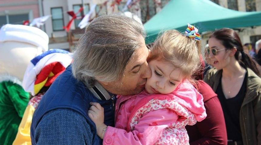 2&rsquo;nci Beyoğlu &Ccedil;ocuk Koşusu&rsquo;nun Startını Başkan Demircan Verdi