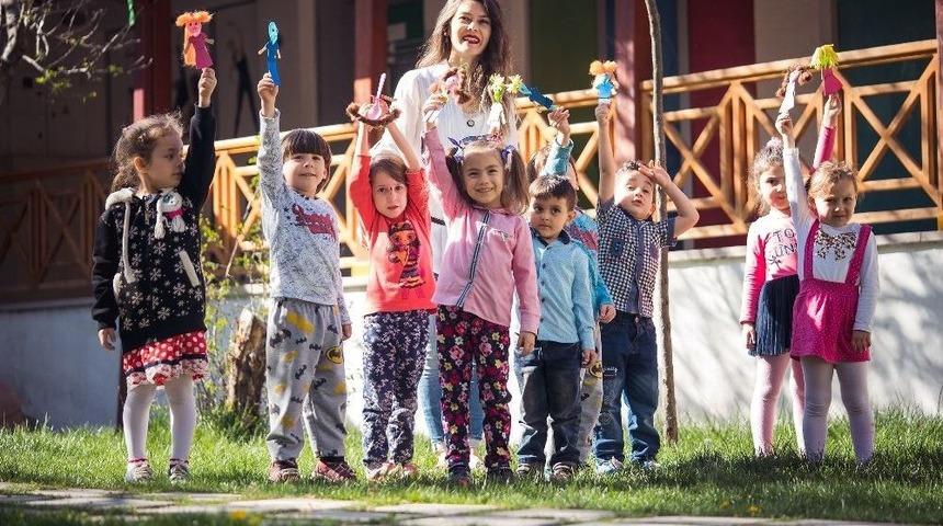 &Ccedil;ocuklar Tepebaşı&rsquo;nda Mutlu