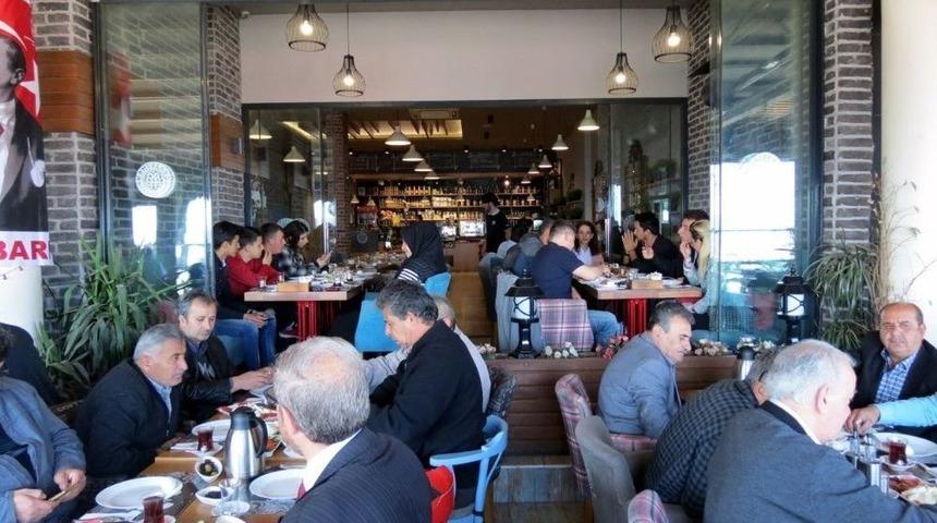 Muyad Ve Ak Parti Mudanya İl&ccedil;e Y&ouml;netimi Kahvaltıda Biraraya Geldi