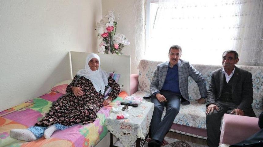 Bakan T&uuml;fenkci&rsquo;den Sultan Teyze&rsquo;ye &Ccedil;at Kapı Ziyaret