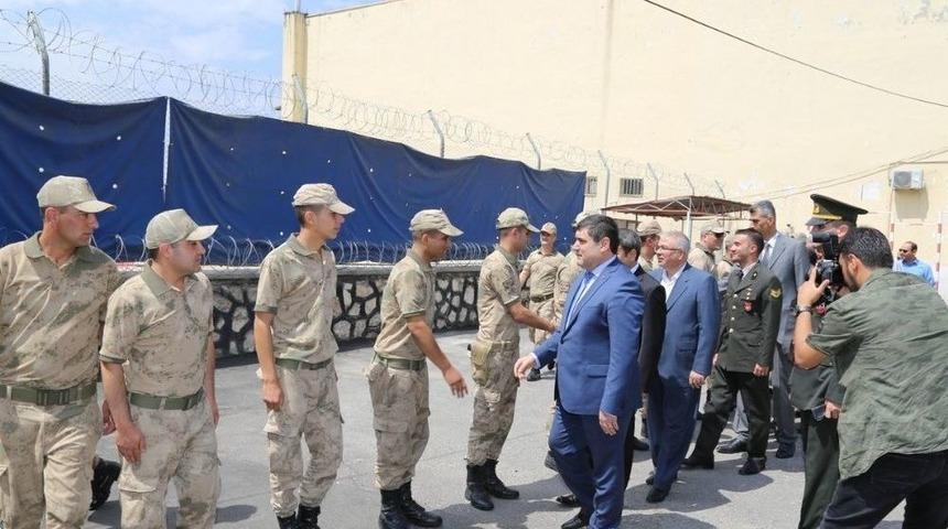 Ali Şahin Arefe G&uuml;n&uuml;nde Jandarma Ve Polislerle Bir Araya Geldi