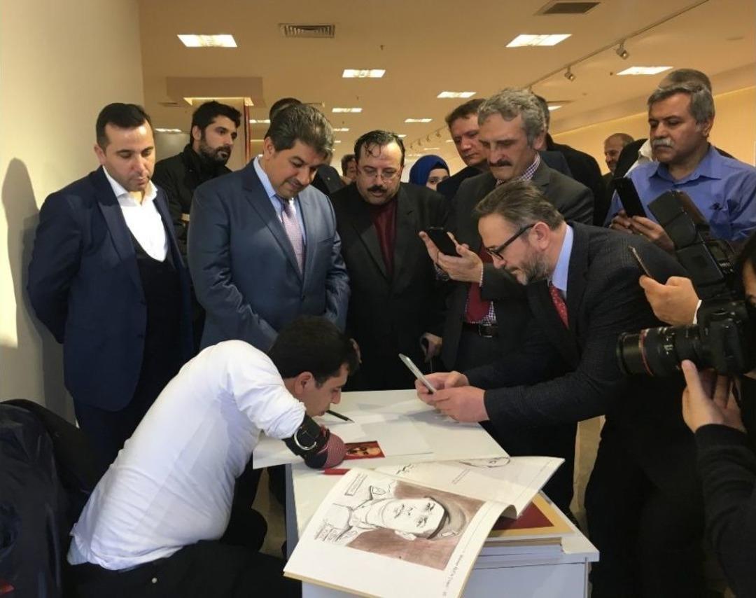 İki Kolu Olmayan Ressam, Ağzıyla Mehmet Akif Ersoy&rsquo;un Portresini &Ccedil;izdi