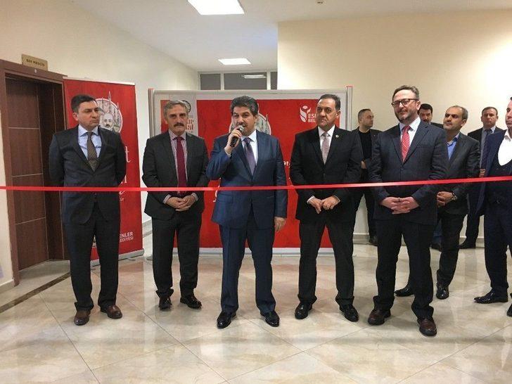 İki Kolu Olmayan Ressam, Ağzıyla Mehmet Akif Ersoy’un Portresini Çizdi G3