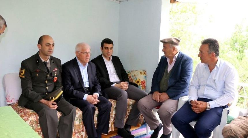 Kaymakam &Ouml;zdemir&rsquo;den Şehit Ailelerine Ziyaret