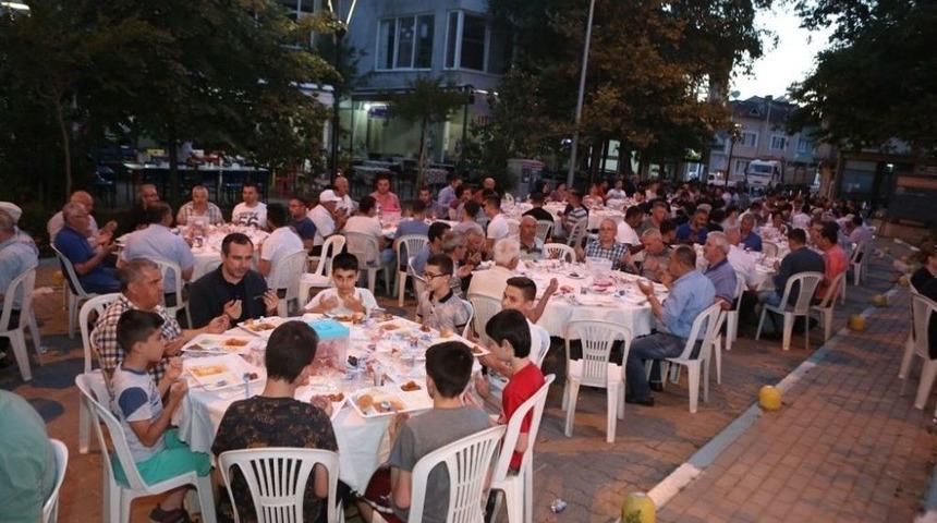 Nil&uuml;fer&rsquo;in Mahalle İftarlarında 25 Bin Kişi Ağırlandı