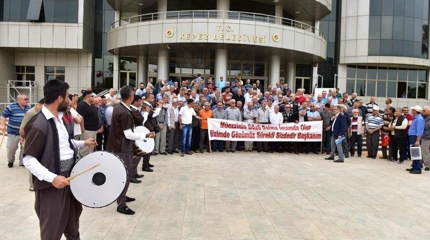 Sanayi Esnfından T&uuml;t&uuml;nc&uuml;&rsquo;ye Davullu Zurnalı Teşekk&uuml;r