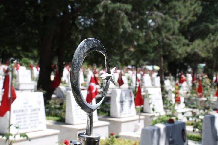 Şehit Yakınlarının Hüzünlü Bayramı G2