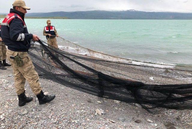 Jandarma Kaçak Avcılara Geçit Vermiyor