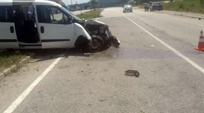 Yoldan &Ccedil;ıkan Ara&ccedil; Devrildi: 4 Yaralı