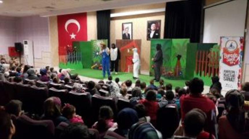 Çocuklar Çamura Hayat Verdi