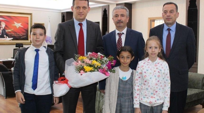 &Uuml;rkmezer &ldquo;&ccedil;ocuklarımızın Her G&uuml;n&uuml;n&uuml;n Bayram Sevinci İ&ccedil;erisinde Ge&ccedil;mesini Diliyorum&rdquo;