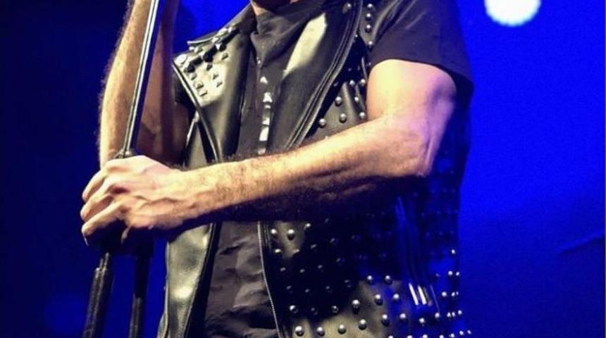 Haluk Levent Yeleğini Açık Artırmayla Satışa Çıkardı