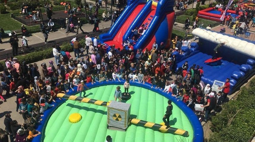 Fatih&rsquo;te Renkli &Ccedil;ocuk Şenliği