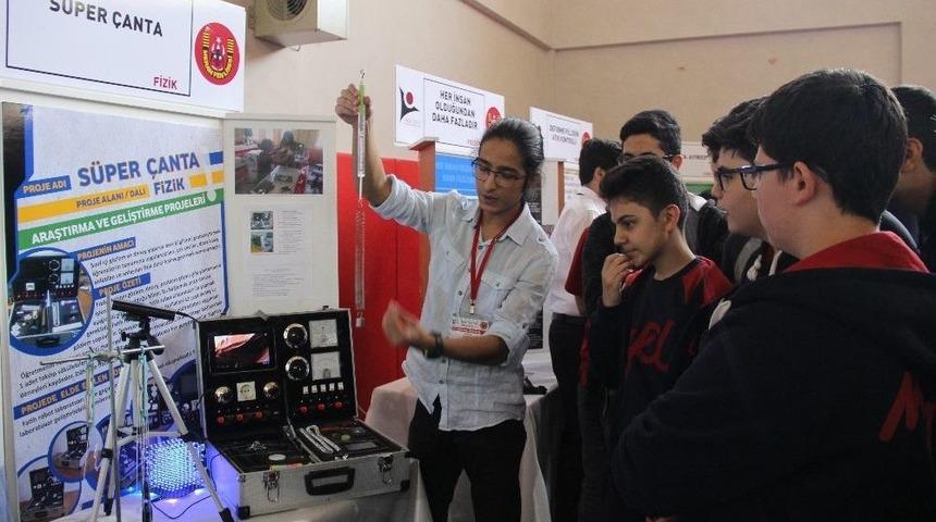 Lise &Ouml;ğrencilerinden 42 Deney Yapabilecek Taşınabilir S&uuml;per &Ccedil;anta