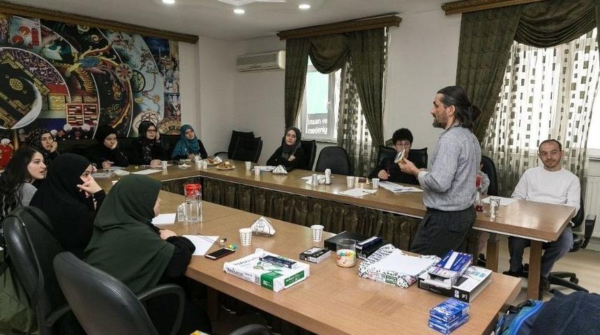 Geleceğin Karikat&uuml;ristleri Ey&uuml;psultan&rsquo;da Yetişiyor