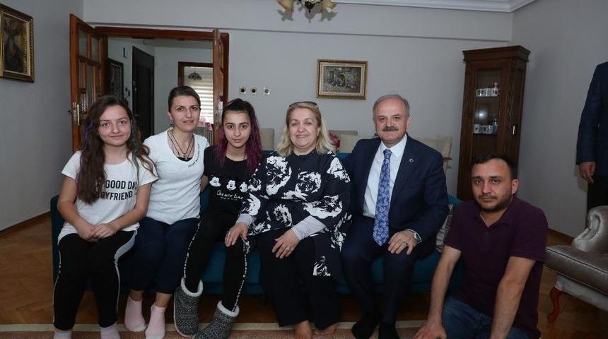 Vali &Ccedil;akacak Ve Eşi Kevser &Ccedil;akacak, Şehit Dunca&rsquo;nın Ailesini Ziyaret Etti