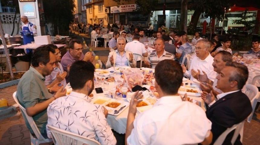 Nilüfer’in Mahalle İftarlarında 25 Bin Kişi Ağırlandı