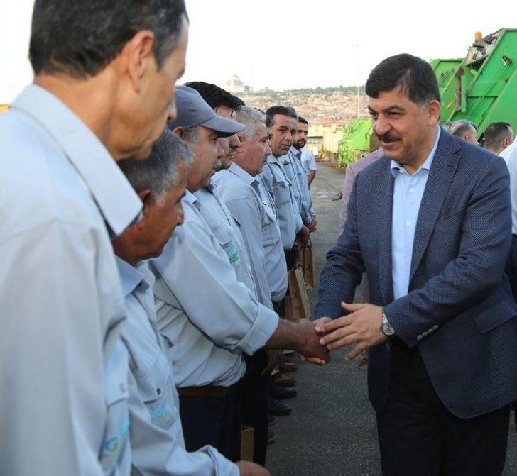 Başkan Fadıloğlu, Temizlik Personelleriyle Bayramlaştı G5