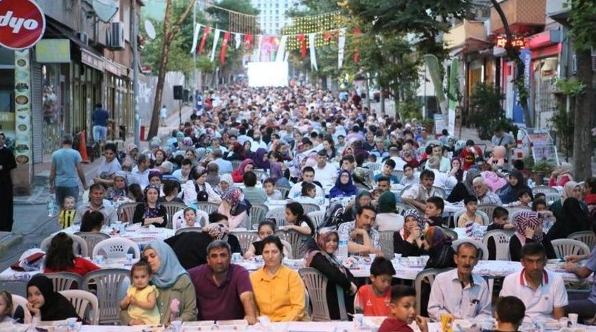 Bayrampaşa’da 100 Bin Komşu İftarda Buluştu