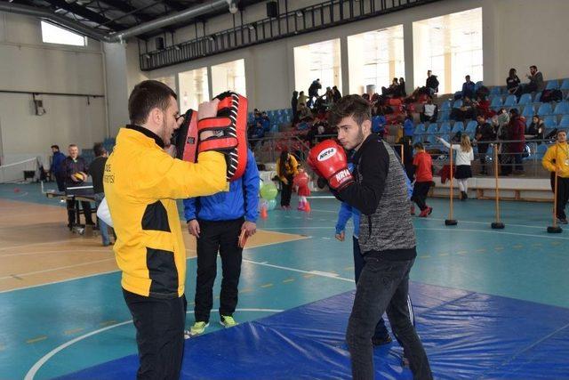 Engelli Bireyler İçin Farkındalık Oluşturuyorlar