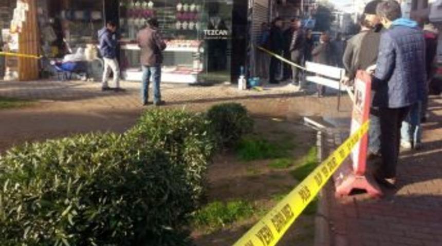 İzmir&rsquo;de Kuyumcuya Saldırı