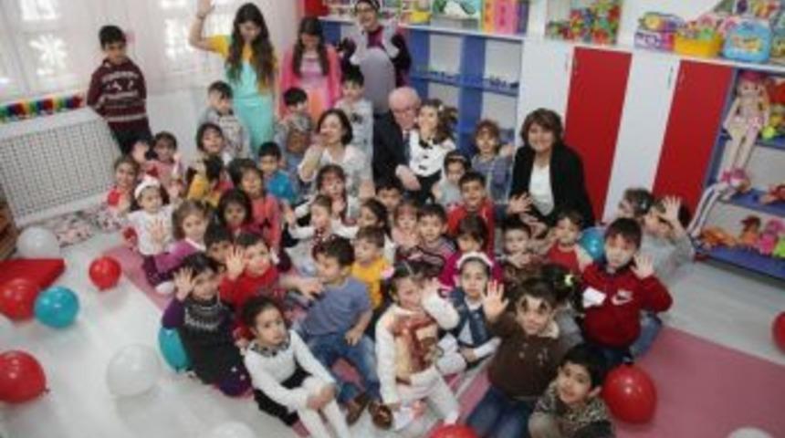 Kazım Kurt&rsquo;un 23 Nisan Ulusal Egemenlik Ve &Ccedil;ocuk Bayramı Mesajı