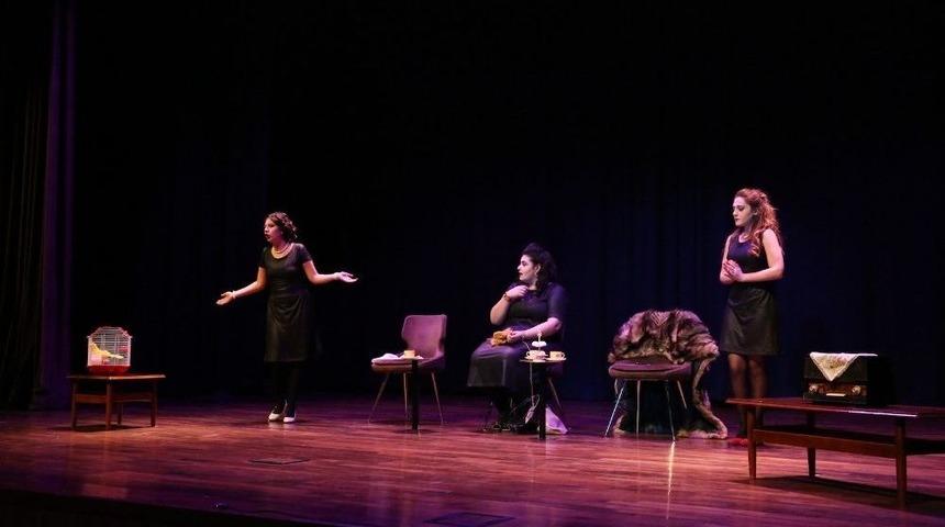 Öğrencilerin Sahnelediği Oyun Büyük Beğeni Topladı