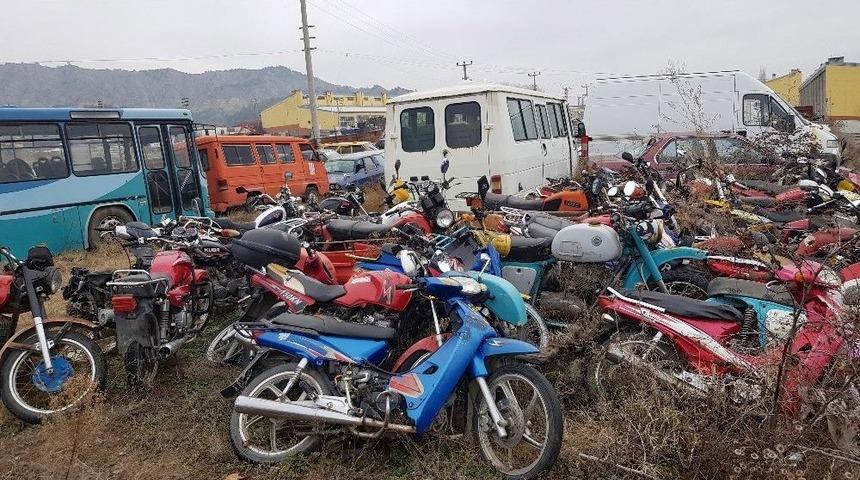 (&ouml;zel) Milyarlık Ara&ccedil;lar, Yediemin Otoparkında &Ccedil;&uuml;r&uuml;yor