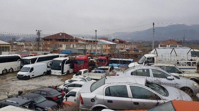 (özel) Milyarlık Araçlar, Yediemin Otoparkında Çürüyor