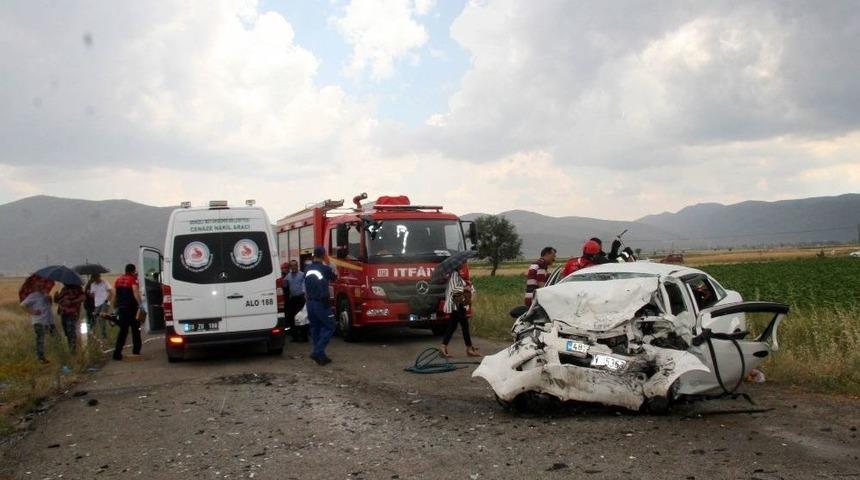 Denizli&rsquo;de Trafik Kazası: 3 &Ouml;l&uuml;