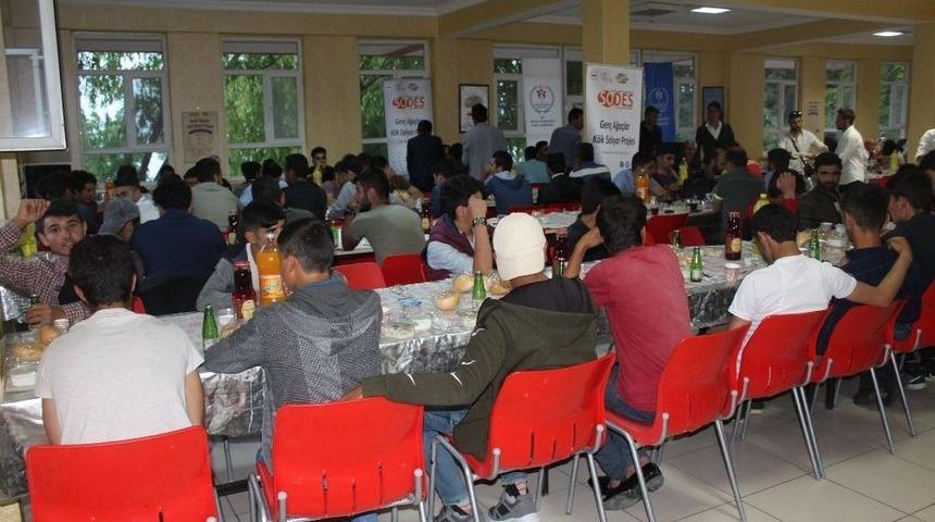 Gevaş Gen&ccedil;lik Merkezinden Gen&ccedil;lere İftar Programı