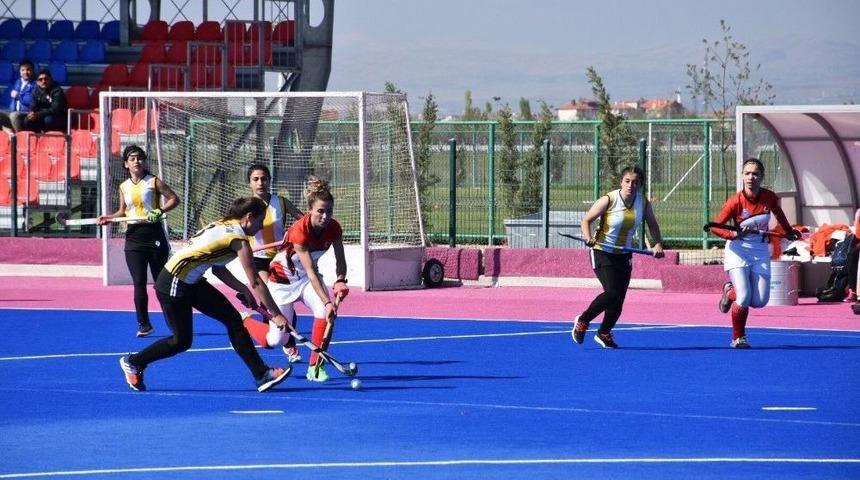 Gaziantep Polisg&uuml;c&uuml; Kadın Takımı Gol Olup Rakip Kalelere Yağıyor