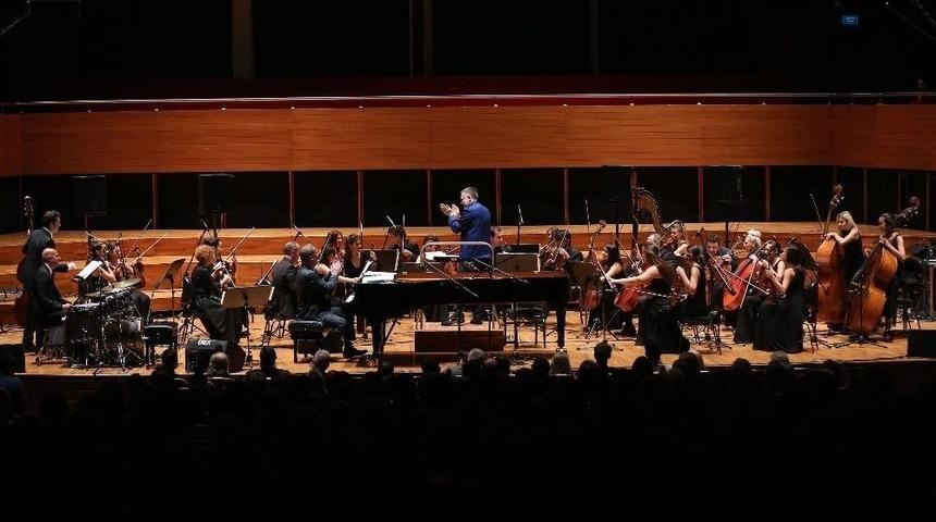 Kerem G&ouml;rsev&rsquo;den M&uuml;zik Ziyafeti