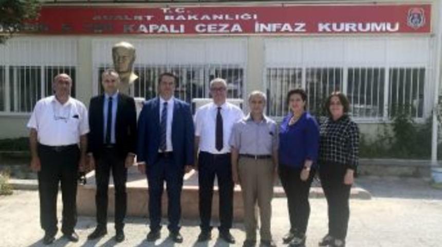 Cezaevindeki Su&ccedil;suz &Ccedil;ocukların Bayramı Kutlandı