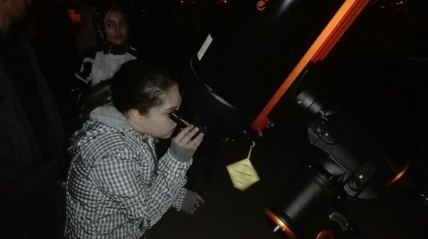 Vatandaşlar Gezegenleri İzledi