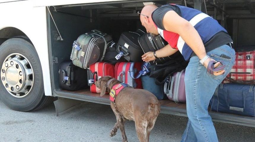 Jandarmadan Şeker İkramlı Bayram Denetimi