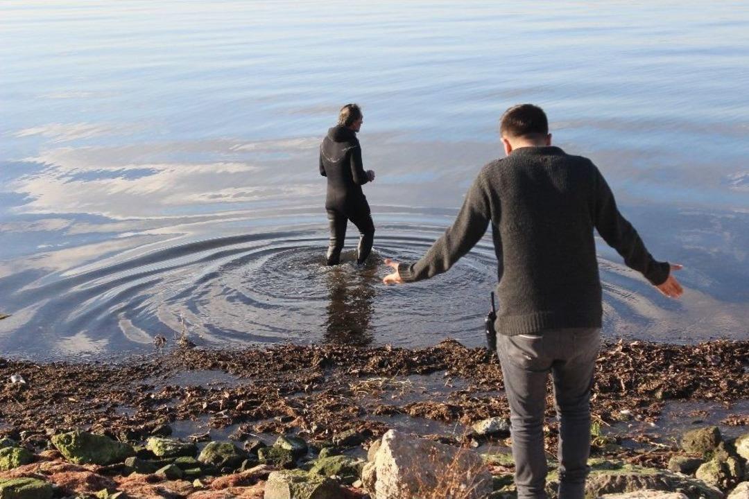 Ka&ccedil;ak Midye Avcıları Ceza Yememek İ&ccedil;in Denize Ka&ccedil;tı