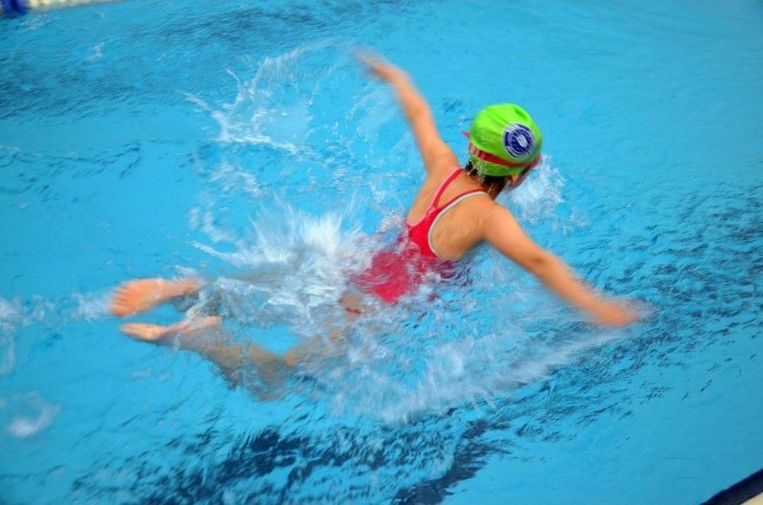 Minik Y&uuml;z&uuml;c&uuml;ler 23 Nisan İ&ccedil;in Yarıştı