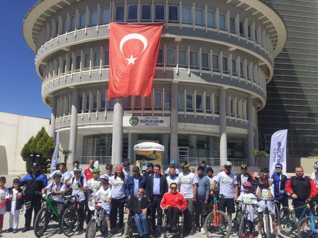 Pedallar Kitap İ&ccedil;in &Ccedil;evrildi