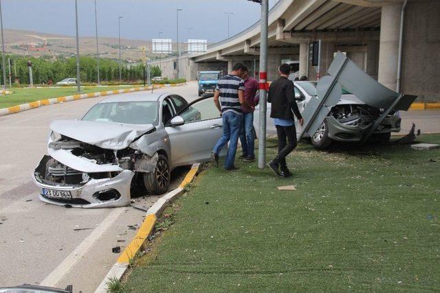 Elazığ’da Trafik Kazası: 4 Yaralı