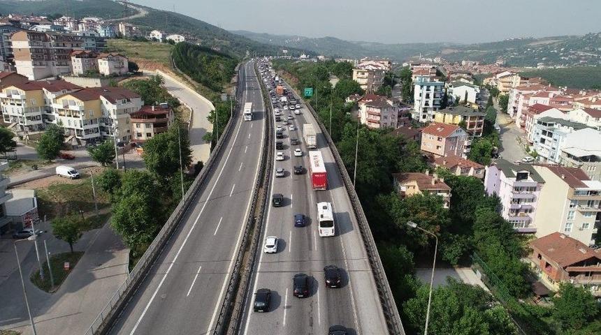 Tem&rsquo;deki Bayram Trafiği Havadan G&ouml;r&uuml;nt&uuml;lendi
