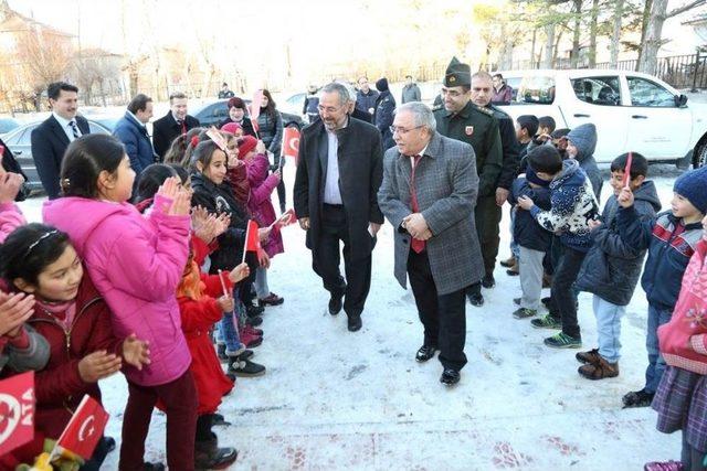 Vali Ahmet Hamdi Nayir: Halka Hizmet Etmek İçin Varız, Devlet Bize Onun İçin Maaş Veriyor